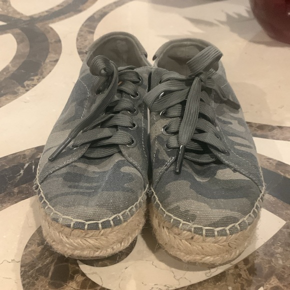 Camo Canvas Sneakers - Picture 4 of 5